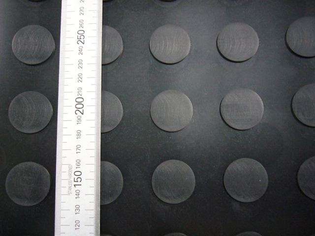 滑り止めゴムシート コインマット スポンジ ゴム加工品の設計 製作なら株式会社北陸カラーフォーム